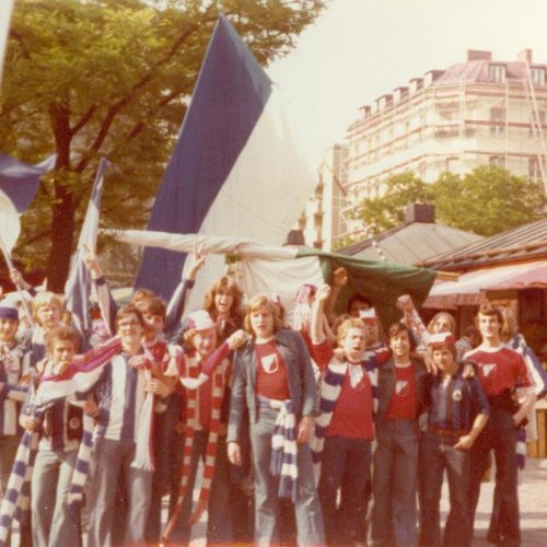 1 Hertha- und Bayernfans feiern gemeinsam am Viktualienmarkt – Kopie