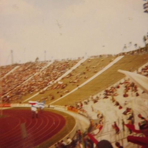 3 VfL-Fans bei der Ehrenrunde im Olympiastadion