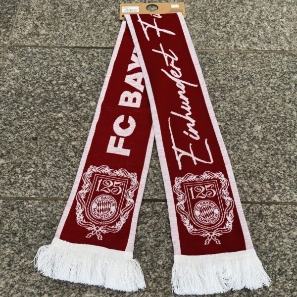 Schal "125 Jahre FC Bayern" Der Schal" 125 Jahre FC Bayern" war bisher nur an unserem Fanshop im U-Bahnhof Fröttmaning bei Heimspielen des FC Bayern München erhältlich. Ab jetzt gibt es diesen limitierten Schal für Euch auch in unserem Online-Shop.